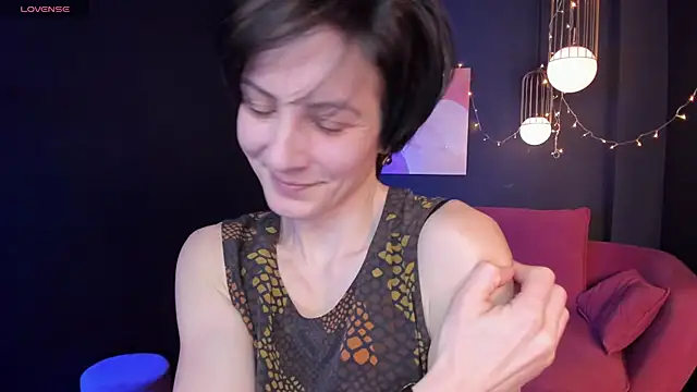 Snapshot of LorenDaze chatting on 02.21.25 LorenDaze online show from 02.21.25