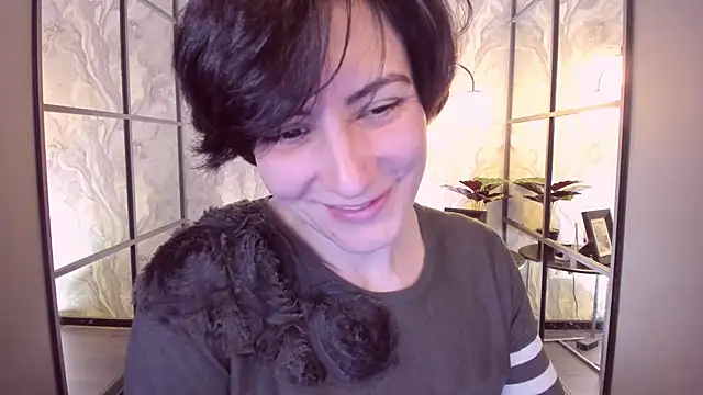 Snapshot of LorenDaze chatting on 03.18.25 LorenDaze online show from 03.18.25