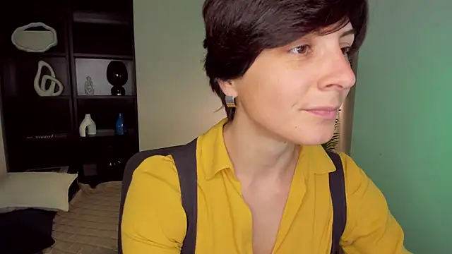 Snapshot of LorenDaze chatting on 10.28.25 LorenDaze online show from 10.28.25