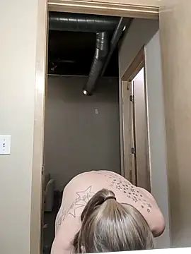 Snapshot of eatmeplease44 chatting on 03.05.25 eatmeplease44 online show from 03.05.25