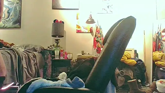 Snapshot of eatmeplease44 chatting on 11.10.25 eatmeplease44 online show from 11.10.25