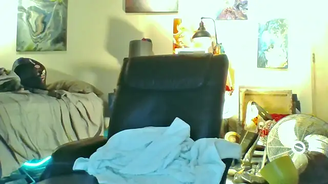 Snapshot of eatmeplease44 chatting on 11.17.25 eatmeplease44 online show from 11.17.25