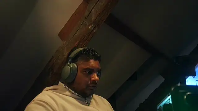 Snapshot of Bandusrilankasexymen chatting on 10.10.25 Bandusrilankasexymen online show from 10.10.25