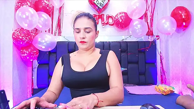  carolina fox online show from 02.13.25