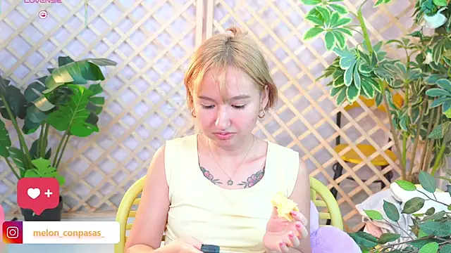 Snapshot of Pinkie_Princes chatting on 10.28.25 Pinkie Princes online show from 10.28.25