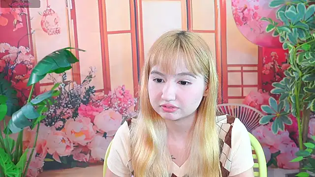 Snapshot of Pinkie_Princes chatting on 11.04.25 Pinkie Princes online show from 11.04.25