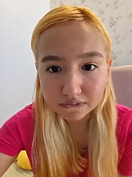 Snapshot of Pinkie_Princes chatting on 12.04.25 Pinkie Princes online show from 12.04.25