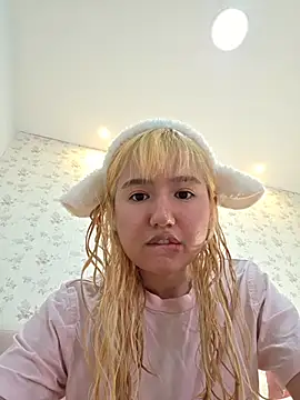 Snapshot of Pinkie_Princes chatting on 12.13.25 Pinkie Princes online show from 12.13.25