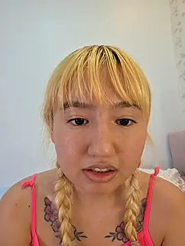 Snapshot of Pinkie_Princes chatting on 12.19.25 Pinkie Princes online show from 12.19.25