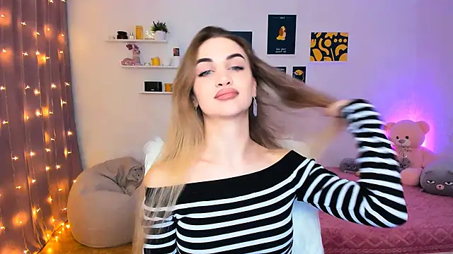 Snapshot of aPieceOfJoy chatting on 12.16.24 aPieceOfJoy online show from 12.16.24