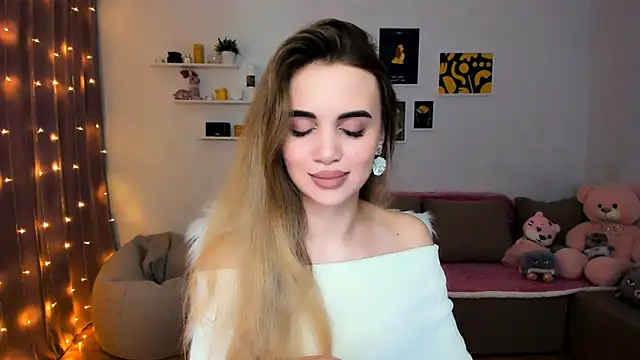 Snapshot of aPieceOfJoy chatting on 12.20.24 aPieceOfJoy online show from 12.20.24