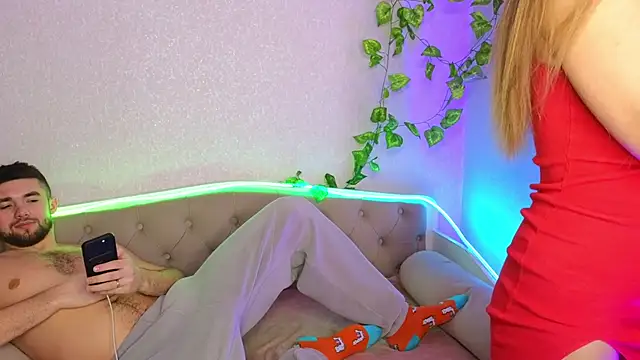 Snapshot of ParadisePleasure_ chatting on 03.06.25 ParadisePleasure online show from 03.06.25