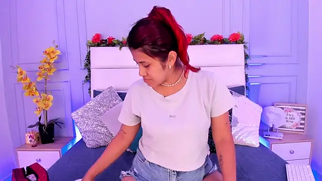 Snapshot of Karlagonzales_ chatting on 03.10.25 Karlagonzales online show from 03.10.25