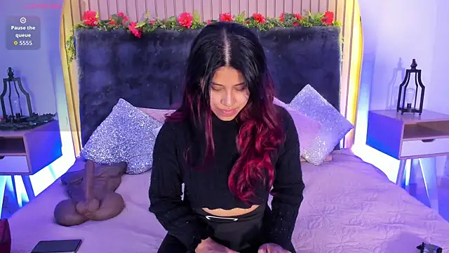 Snapshot of Karlagonzales_ chatting on 10.11.25 Karlagonzales online show from 10.11.25