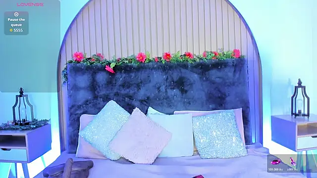 Snapshot of Karlagonzales_ chatting on 10.23.25 Karlagonzales online show from 10.23.25