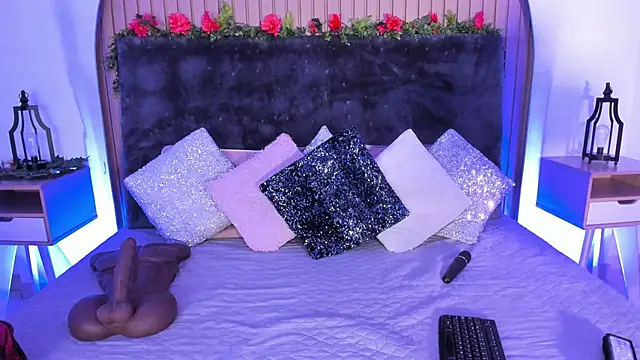 Snapshot of Karlagonzales_ chatting on 10.24.25 Karlagonzales online show from 10.24.25