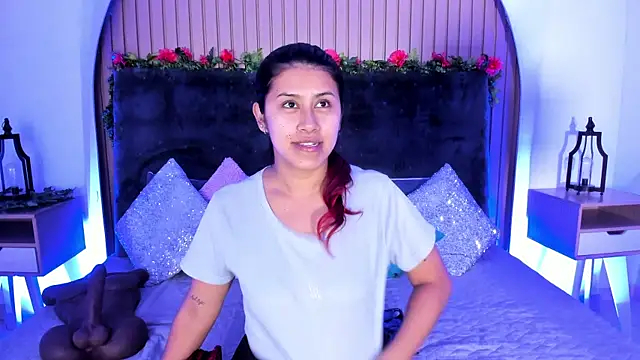 Snapshot of Karlagonzales_ chatting on 11.17.25 Karlagonzales online show from 11.17.25