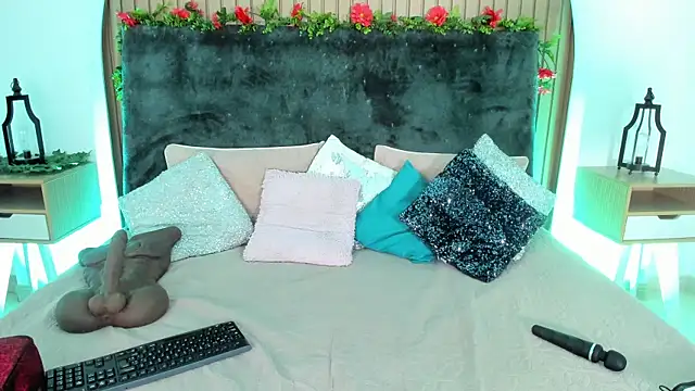 Snapshot of Karlagonzales_ chatting on 11.28.25 Karlagonzales online show from 11.28.25