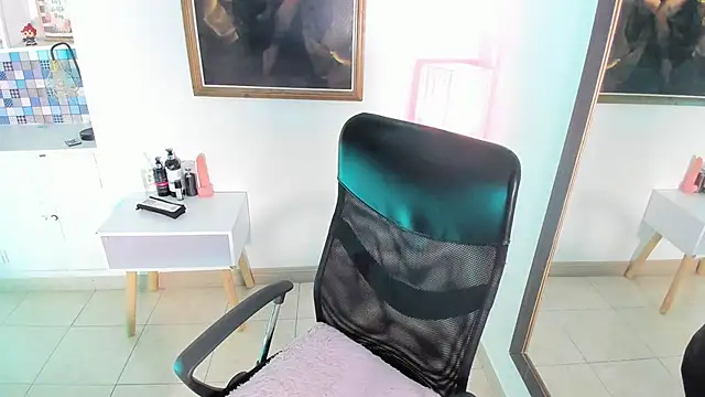 Snapshot of Karlagonzales_ chatting on 12.19.25 Karlagonzales online show from 12.19.25