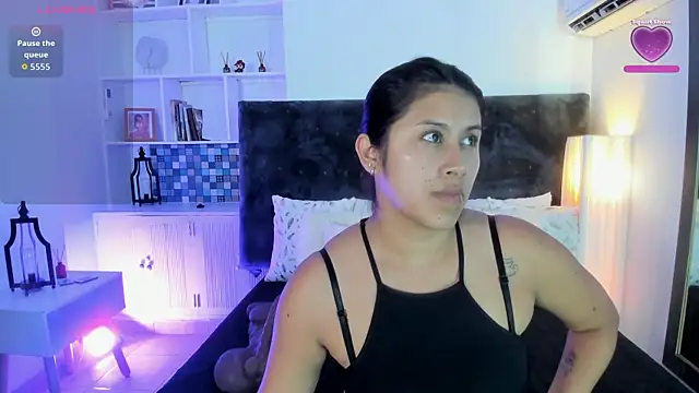 Karlagonzales  online show from 06.25.26