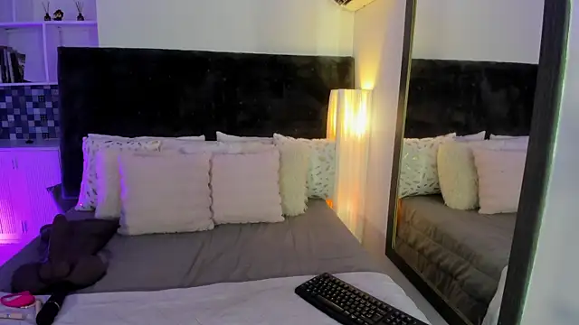 Karlagonzales  online show from 07.02.26