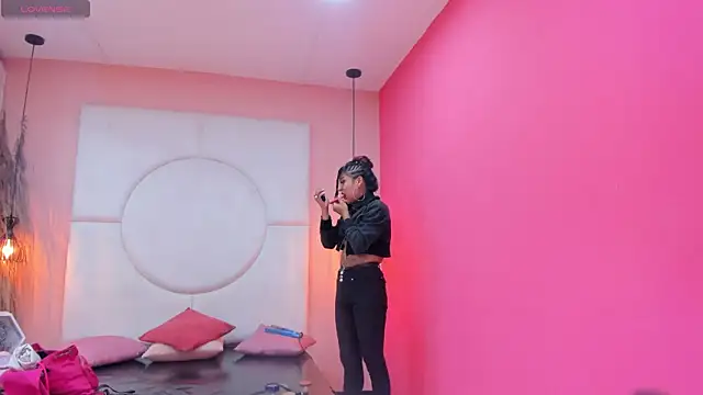 SilvanaCapelli online show from 02.14.25