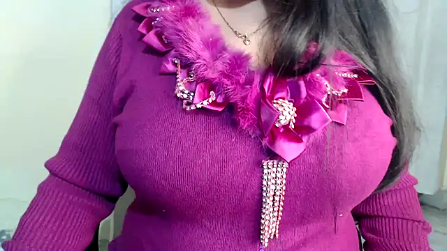 Snapshot of HOT_CHILLY chatting on 02.22.25 HOT CHILLY online show from 02.22.25