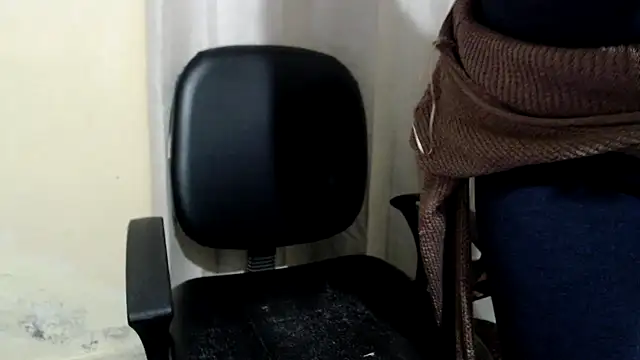 Snapshot of HOT_CHILLY chatting on 02.25.25 HOT CHILLY online show from 02.25.25