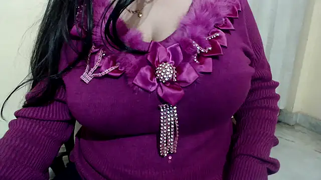 Snapshot of HOT_CHILLY chatting on 02.27.25 HOT CHILLY online show from 02.27.25