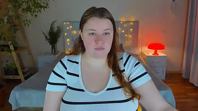 Snapshot of PolinaSalvatore chatting on 10.29.25 PolinaSalvatore online show from 10.29.25