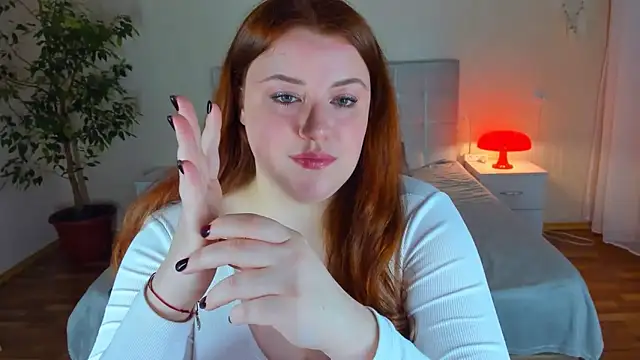 Snapshot of PolinaSalvatore chatting on 12.13.25 PolinaSalvatore online show from 12.13.25