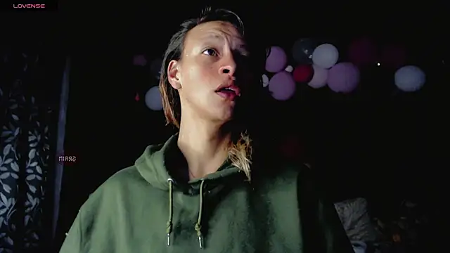 Snapshot of Summer_XO chatting on 01.20.25 Summer XO online show from 01.20.25