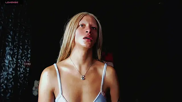 Snapshot of Summer_XO chatting on 01.27.25 Summer XO online show from 01.27.25