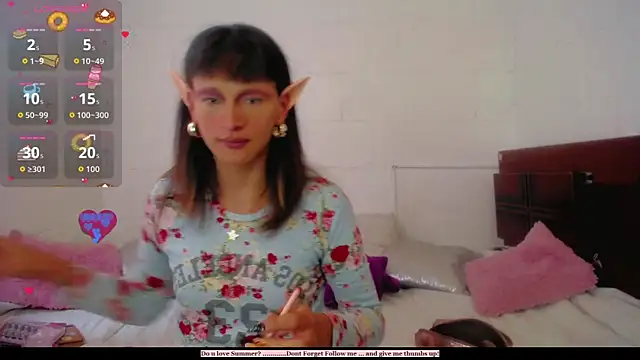 Snapshot of Summer_XO chatting on 10.20.25 Summer XO online show from 10.20.25