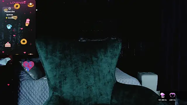 Snapshot of Summer_XO chatting on 12.01.25 Summer XO online show from 12.01.25