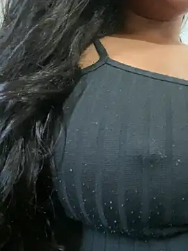 Snapshot of bea3liz chatting on 12.19.24 bea3liz online show from 12.19.24