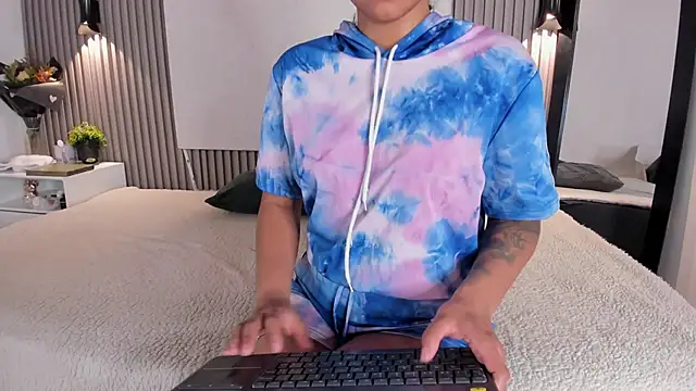 Zafiiraa online show from 12.22.25