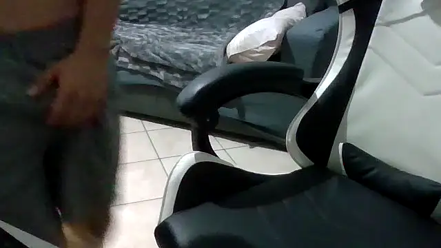 Snapshot of simoninside25 chatting on 09.10.25 simoninside25 online show from 09.10.25