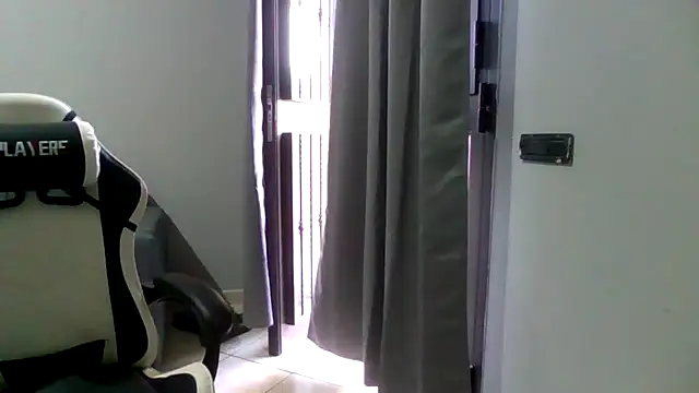 Snapshot of simoninside25 chatting on 09.16.25 simoninside25 online show from 09.16.25