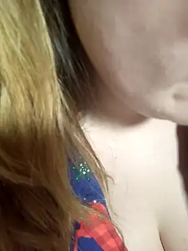 Snapshot of DienkaGreen chatting on 12.14.24 DienkaGreen online show from 12.14.24