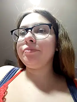 Snapshot of DienkaGreen chatting on 12.20.24 DienkaGreen online show from 12.20.24