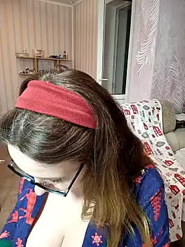 Snapshot of DienkaGreen chatting on 12.22.24 DienkaGreen online show from 12.22.24