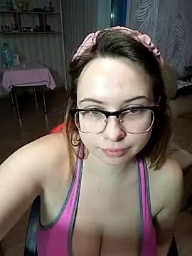 Snapshot of DienkaGreen chatting on 12.27.24 DienkaGreen online show from 12.27.24