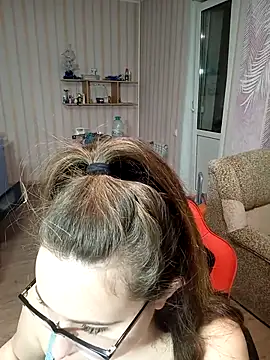 Snapshot of DienkaGreen chatting on 02.25.25 DienkaGreen online show from 02.25.25