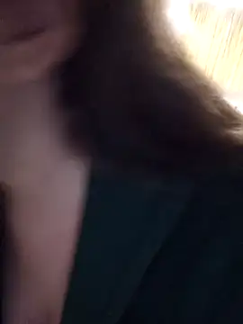 Snapshot of DienkaGreen chatting on 02.27.25 DienkaGreen online show from 02.27.25