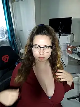 Snapshot of DienkaGreen chatting on 11.04.25 DienkaGreen online show from 11.04.25