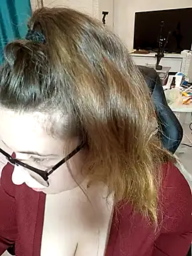 Snapshot of DienkaGreen chatting on 11.06.25 DienkaGreen online show from 11.06.25