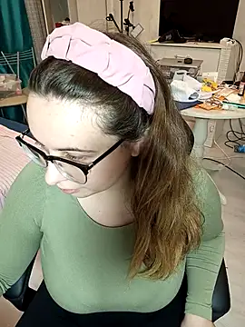 Snapshot of DienkaGreen chatting on 11.08.25 DienkaGreen online show from 11.08.25