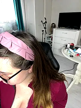 Snapshot of DienkaGreen chatting on 11.12.25 DienkaGreen online show from 11.12.25