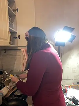 Snapshot of DienkaGreen chatting on 11.23.25 DienkaGreen online show from 11.23.25